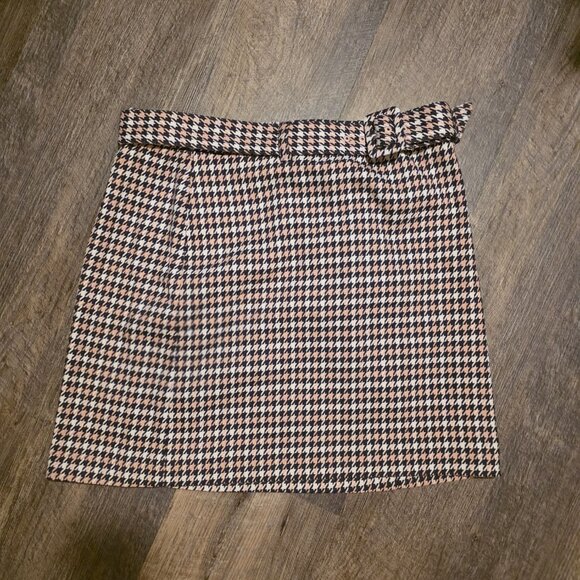 Club Monaco Dresses & Skirts - NWT Club Monaco Houndstooth Mini Skirt Sz 14 Pink Black White Belted $158